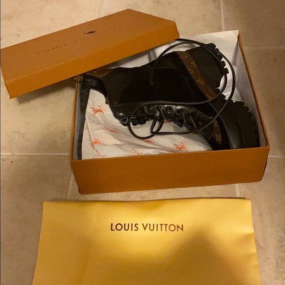 Louis Vuitton Shoes - Louis Vuitton Desert Boots size 39